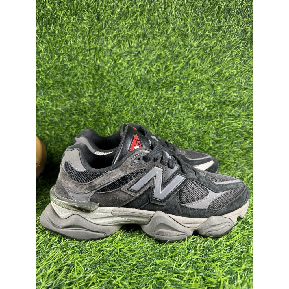 New Balance 9060 Mens Size 10 Black Grey Athletic Running Shoes U9060BLK